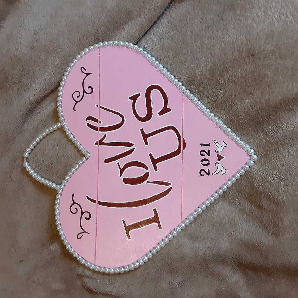 Heart shaped plaque